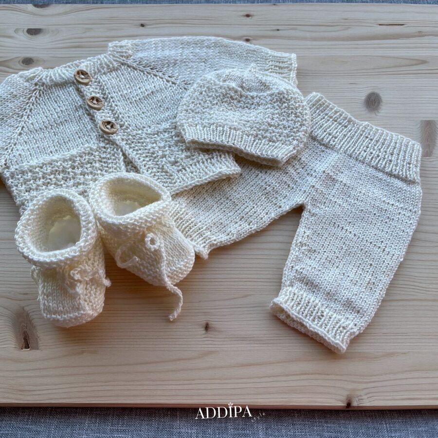 knitted newborn