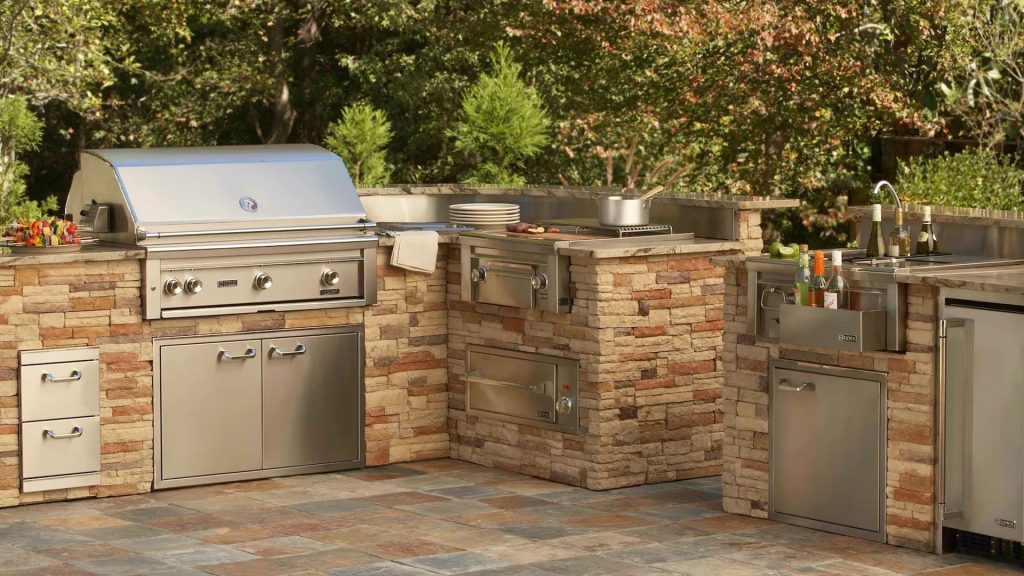 custom outdoor kitchen